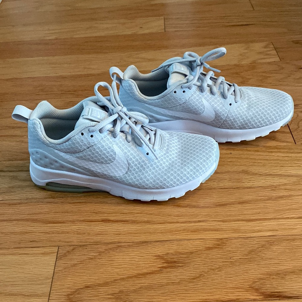 Grey Nike Air Max. Size 7.